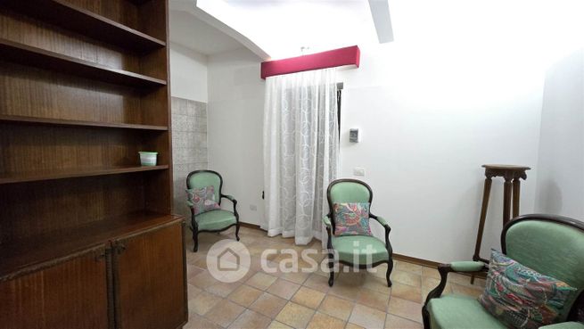 Capannone in commerciale in 