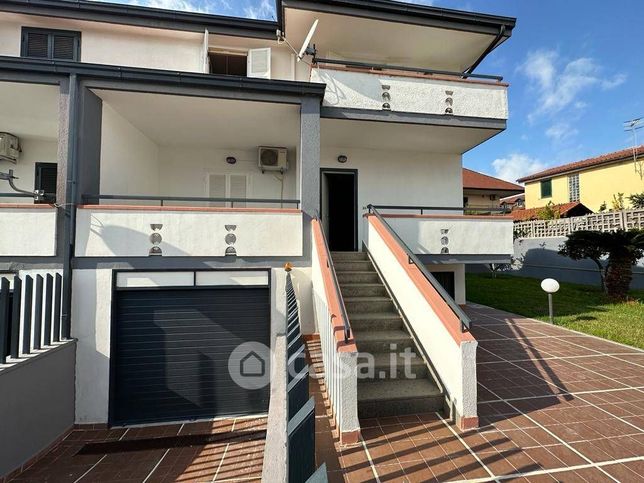 Casa bi/trifamiliare in residenziale in Via Staffetta