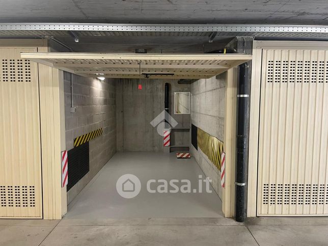 Box/posto auto in residenziale in Via di Cologna 61