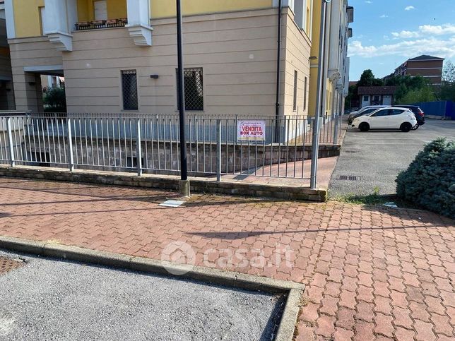 Box/posto auto in residenziale in Piazza Giorgio Ambrosoli