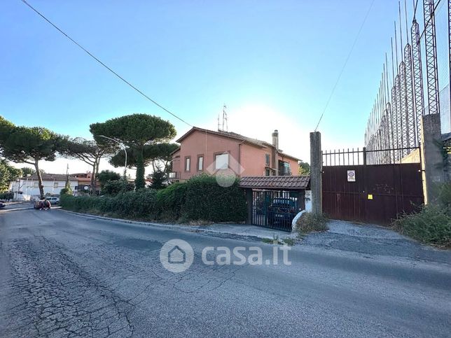 Casa bi/trifamiliare in residenziale in Via Sardegna 20