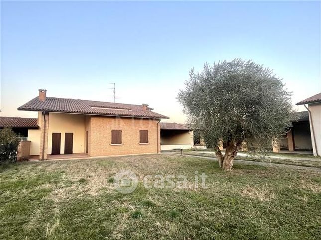 Casa indipendente in residenziale in Via Industriale