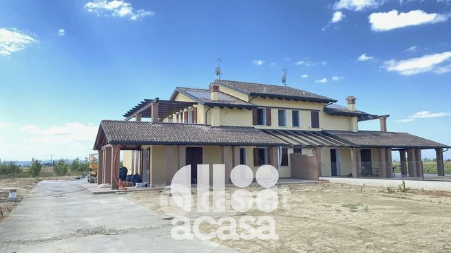 Casa bi/trifamiliare in residenziale in