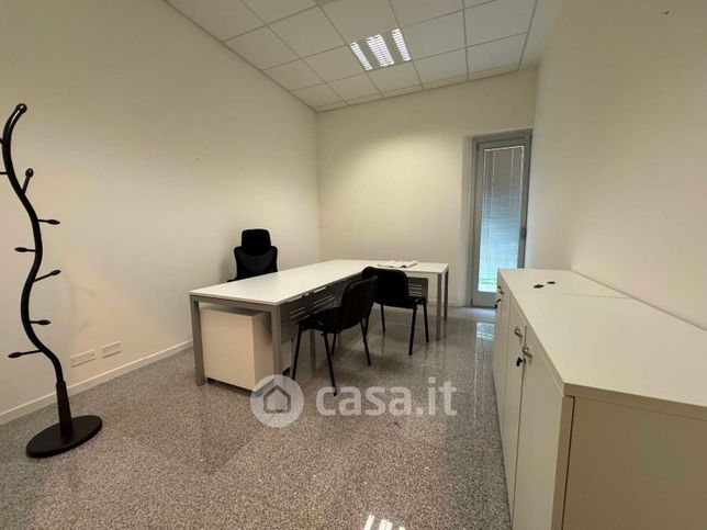 Ufficio in commerciale in 