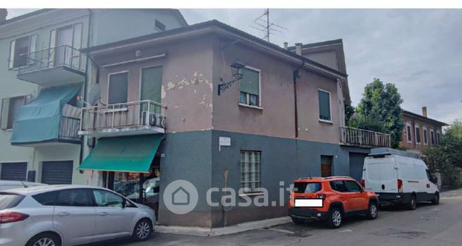 Casa bi/trifamiliare in residenziale in Via Alcide De Gasperi