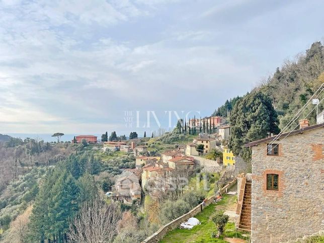 Casa bi/trifamiliare in residenziale in Via del Lastrico 37