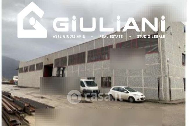 Capannone in commerciale in Via della Meccanica