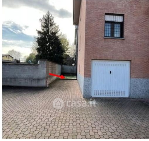 Box/posto auto in residenziale in Via Friuli 1 A