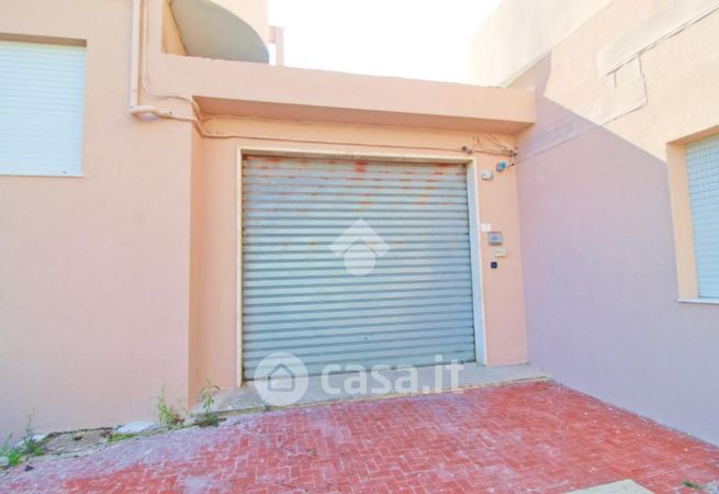 Box/posto auto in residenziale in Via delle Gardenie 27