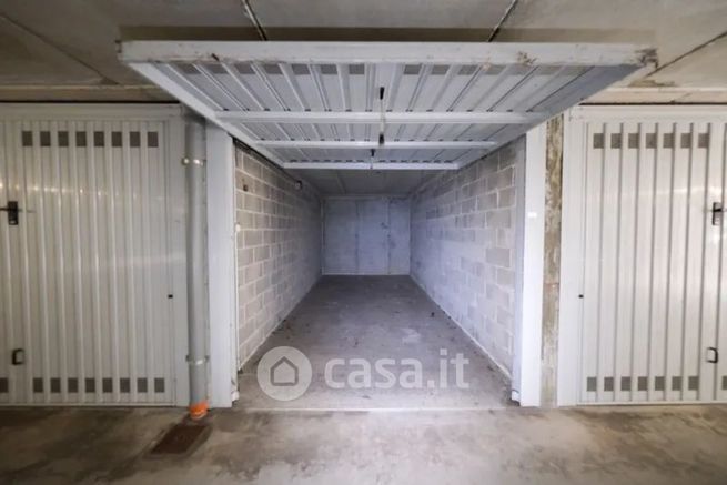 Box/posto auto in residenziale in Via Martiri di Cefalonia