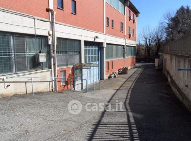 Capannone in commerciale in Via dei Ronchi 51