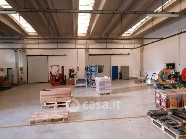Capannone in commerciale in Via Treviglio