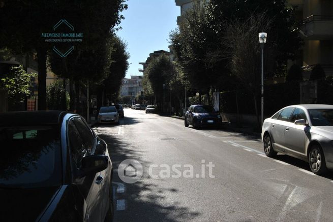 Attivitã /licenza (con o senza mura) in commerciale in Via Francesco Cilea 52