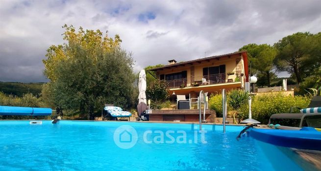 Casa indipendente in residenziale in 