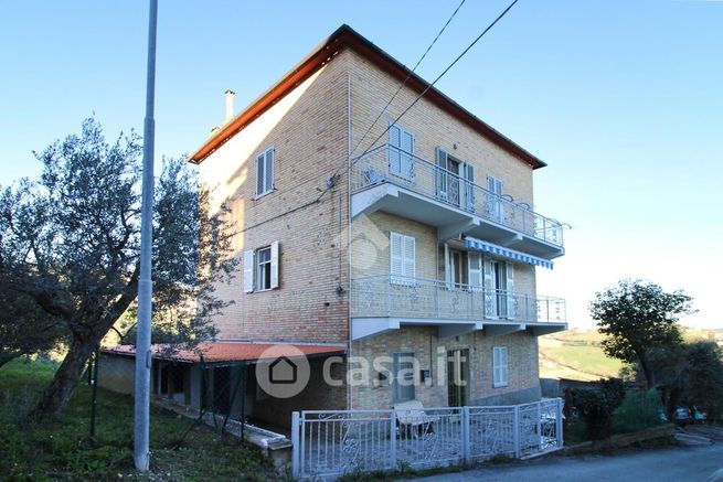 Casa indipendente in residenziale in Contrada Sant'Angelo 8