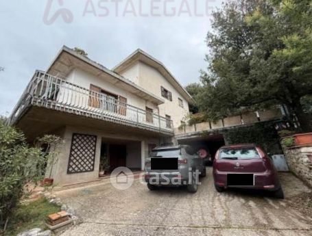 Casa bi/trifamiliare in residenziale in Via E. de Amicis 1