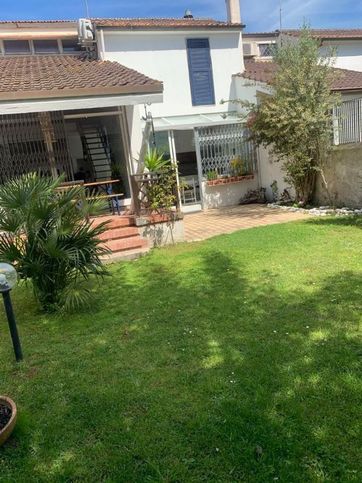 Casa bi/trifamiliare in residenziale in Via Cesenatico