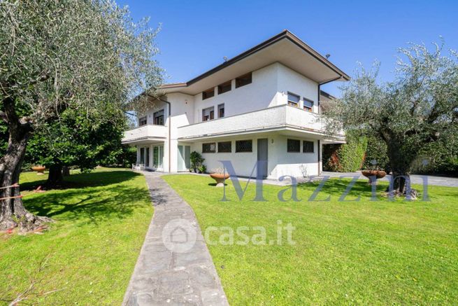 Villa in residenziale in Via Salvador Allende
