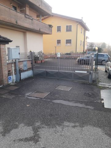 Garage/posto auto in residenziale in Via Adda