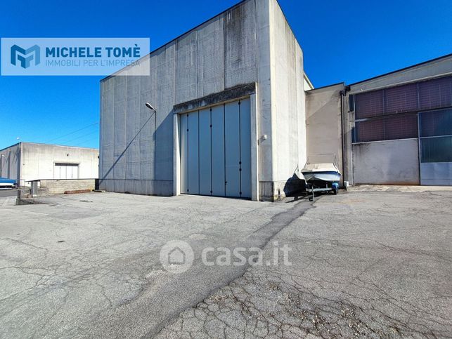 Capannone in commerciale in Strada Regionale 249