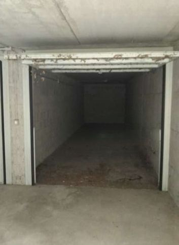 Box/posto auto in residenziale in Via E. Sacchetti 12