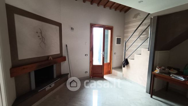 Casa bi/trifamiliare in residenziale in Via Acqualunga