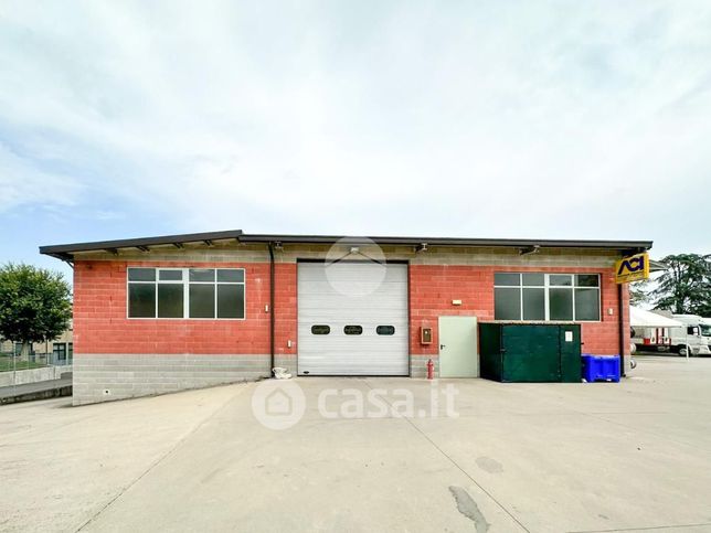 Capannone in commerciale in Via Modena 2