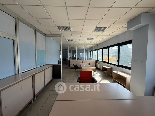 Ufficio in commerciale in Via Genova 42 a