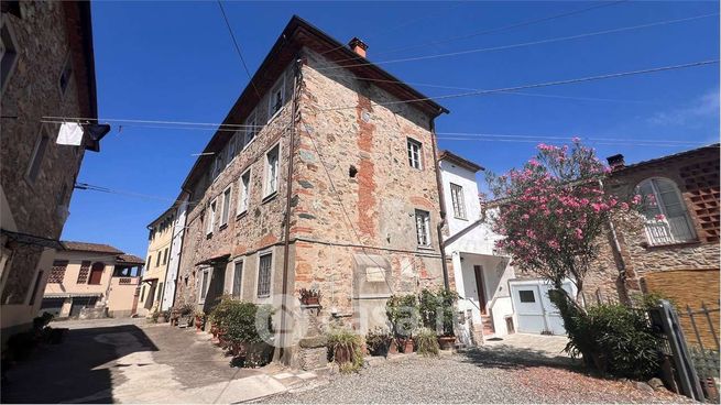 Casa bi/trifamiliare in residenziale in Via di San Ginese