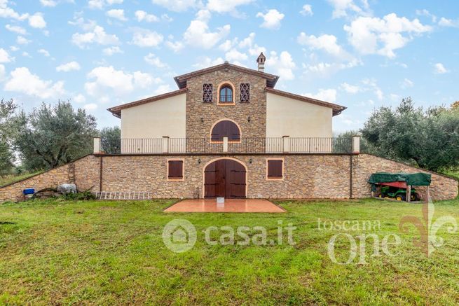 Casa indipendente in residenziale in Via Roma