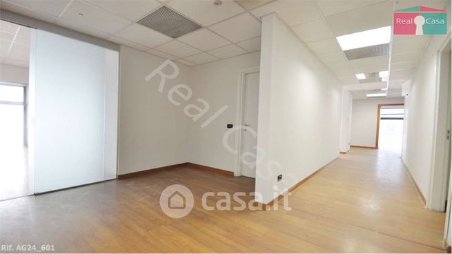 Ufficio in commerciale in Via Bellinzona