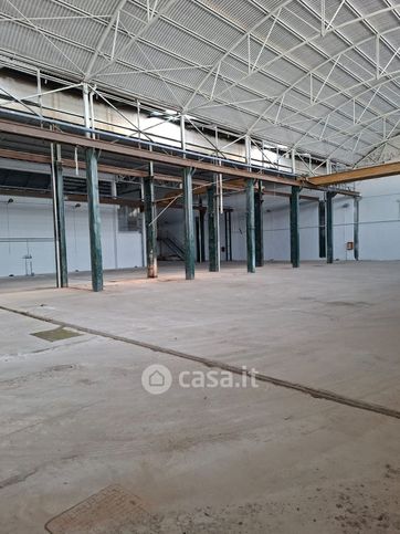 Capannone in commerciale in Via San Giacomo 22