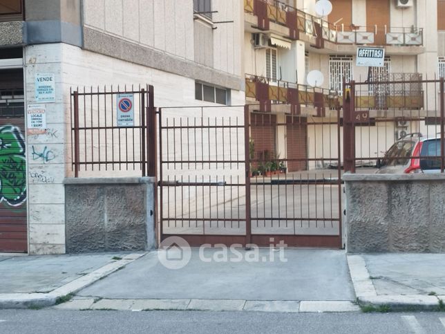 Garage/posto auto in residenziale in Via Daniele Petrera 49