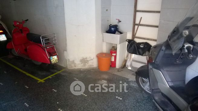 Garage/posto auto in residenziale in Via San Pietro della Foce 10 rosso 10  rosso