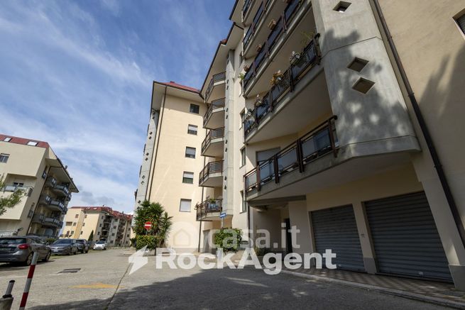 Appartamento in residenziale in Via Paul Herris