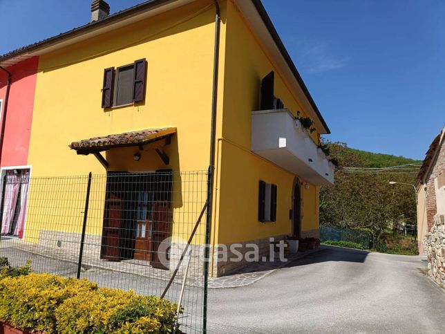 Casa indipendente in residenziale in 