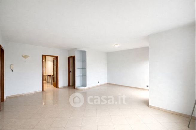 Appartamento in residenziale in Via Aurelio Robino