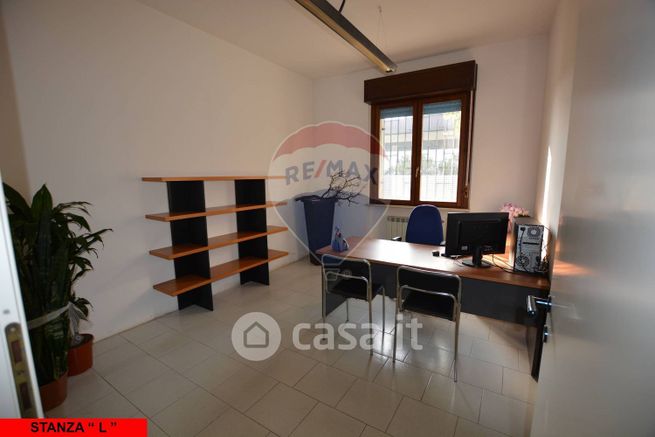 Ufficio in commerciale in Via Guido Rossa 1