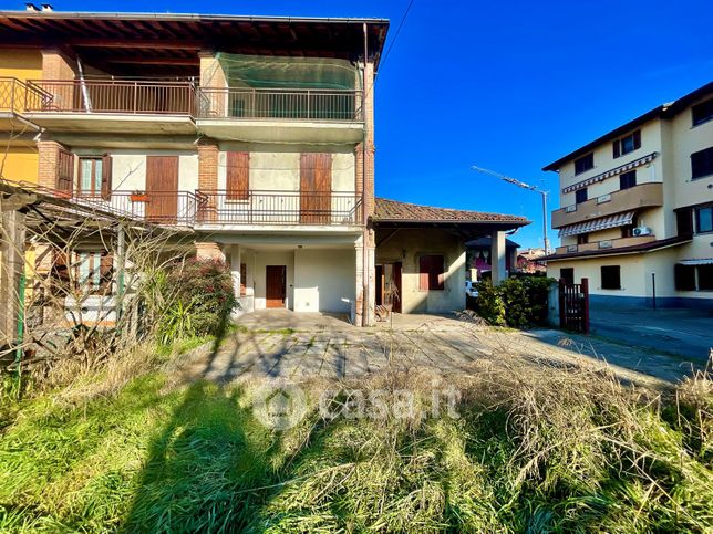 Casa indipendente in residenziale in Via Vincenzo Bellini 10