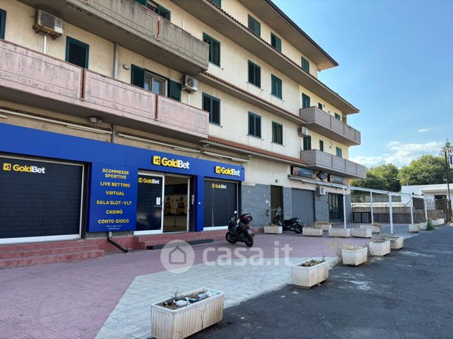 Box/posto auto in residenziale in Via Leucatia 103