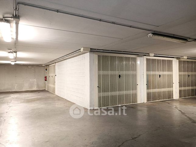 Box/posto auto in residenziale in Via Nazario Sauro 12