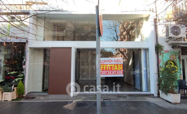 Attivitã /licenza (con o senza mura) in commerciale in Corso Pietro Giannone