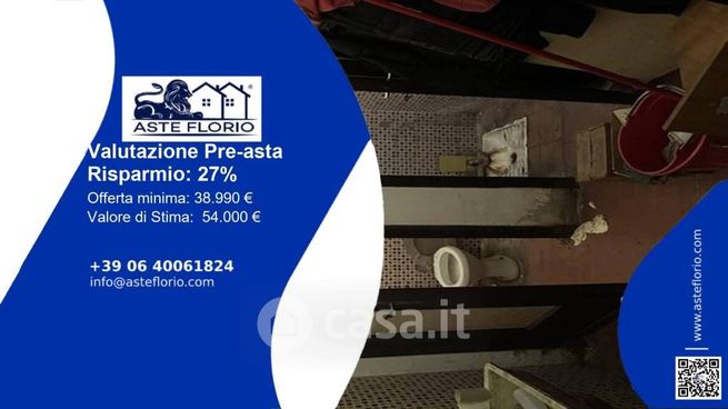 Capannone in commerciale in Via Francesco Petrarca 34