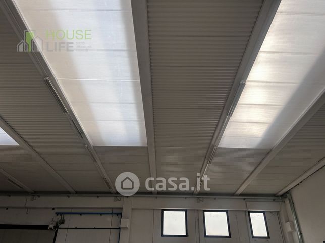 Capannone in commerciale in Via Astico