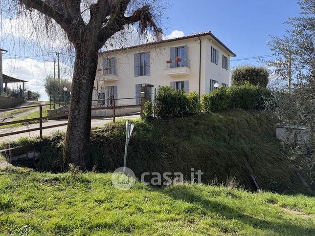 Casa indipendente in residenziale in 