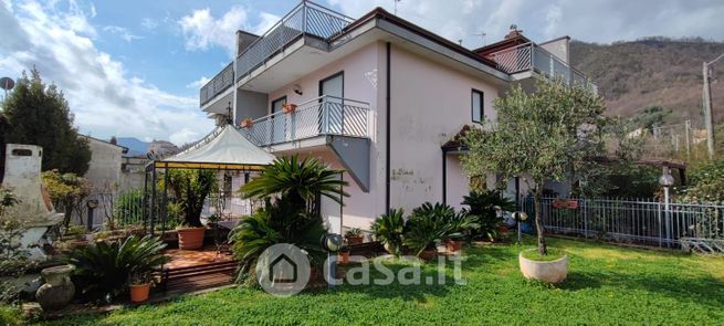 Casa bi/trifamiliare in residenziale in Via Nicolò Fumo