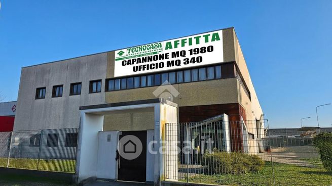Capannone in commerciale in Via Brianza 34