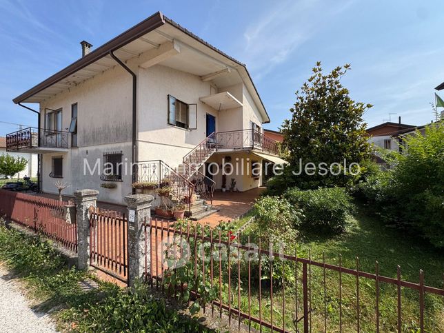 Casa indipendente in residenziale in Piazzetta Jesolo
