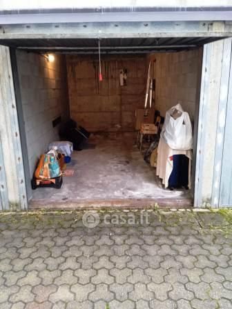 Box/posto auto in residenziale in Via Villette