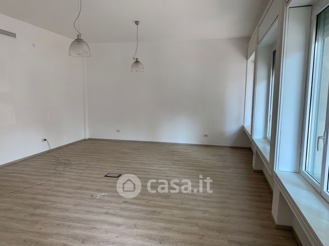 Ufficio in commerciale in Viale Lunigiana 23